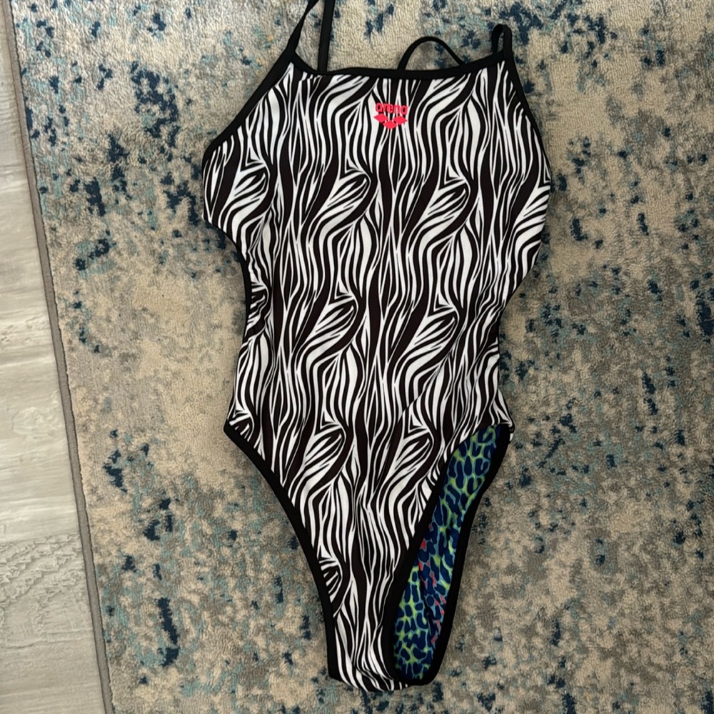 Reversible area one piece size 30